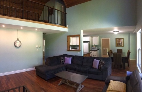 Muskoka Lakes House | Wares Muskoka Lakes Estate (with sauna)