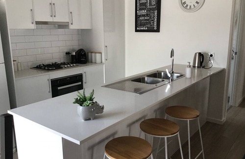Warilla House | Warilla · Beach Retreat - Bright and Airy Townhouse