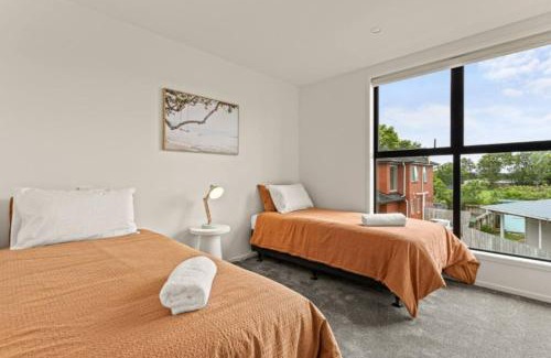 Henderson House | Warm and Bright 2 Bed Townhouse