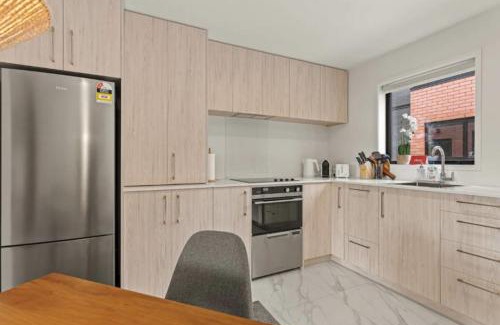 Henderson House | Warm and Bright 2 Bed Townhouse