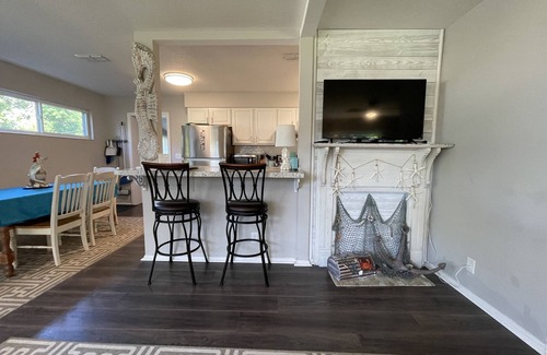 St. Marys House | Warm and Bright Pet Friendly Home with Full Privacy Fenced Backyard!