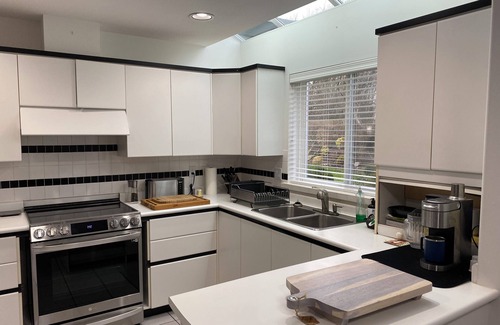Surrey House | Warm and charming pet friendly home in Crescent Village and steps to the Beach.