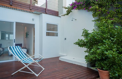 Kommetjie Apartment | Warm and Cosy Studio. A stone's throw from the beach.