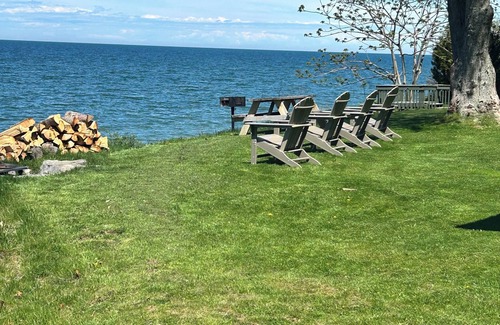 Niagara County Cottage | Warm and Cozy Home on Lake Ontario