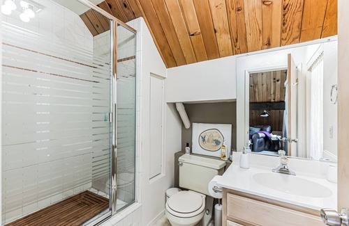 Kelseyville House | Warm and Cozy Mountain View Haven
