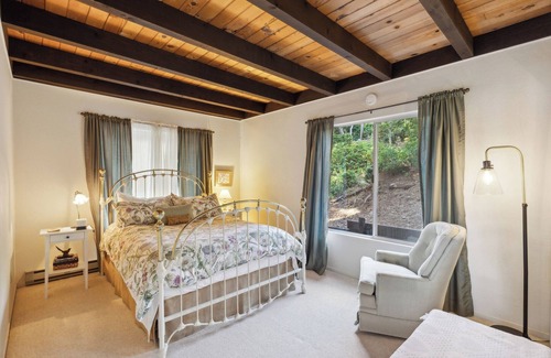 Kelseyville House | Warm and Cozy Mountain View Haven