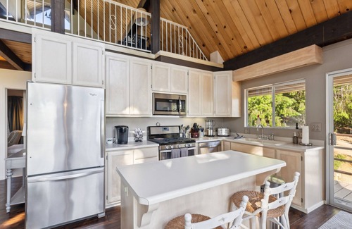 Kelseyville Cottage | Warm And Cozy Mountain And Lake View Haven 2 Bedroom Cottage by RedAwning