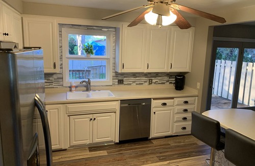 Rochester House | Warm and cozy property 2 miles to Mayo and St. Mary’s. 4 bedrooms, 3 bathrooms.