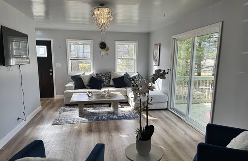 Charleston House | Warm and enjoyable house! Close to E.I.U!