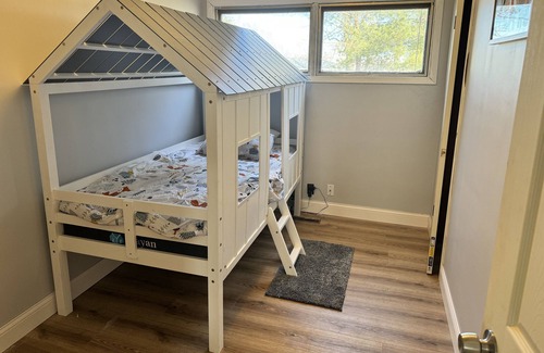 Charleston House | Warm and enjoyable house! Close to E.I.U!