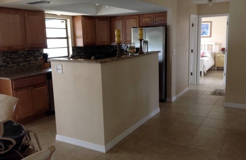 Vamo House | Warm and inviting home in a perfect location to explore nearby attractions.
