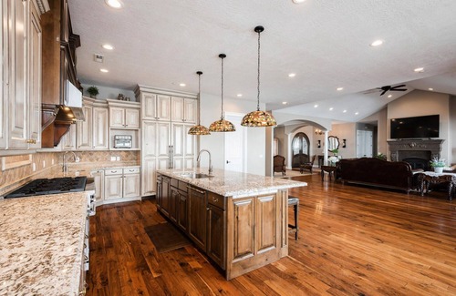 Kamas House | Warm and Luxurious Mountain Mansion near Park City