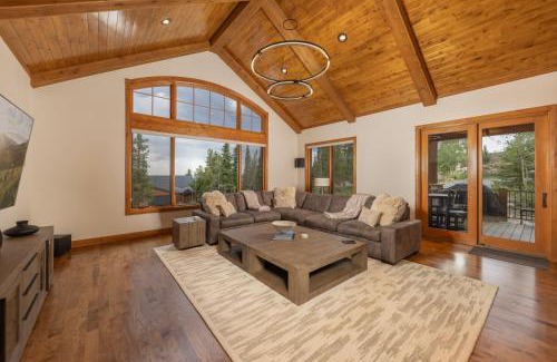 Woodmoor House | Warm and luxurious, spectacular views, all en-suites, hot tub, shuffle board, arcade machine!