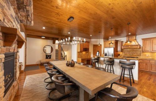Woodmoor House | Warm and luxurious, spectacular views, all en-suites, hot tub, shuffle board, arcade machine!