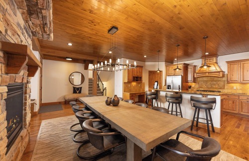 Woodmoor House | Warm and luxurious, spectacular views, all en-suites, hot tub, shuffle board, arcade machine!