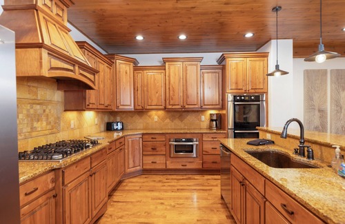 Woodmoor House | Warm and luxurious, spectacular views, all en-suites, hot tub, shuffle board, arcade machine!