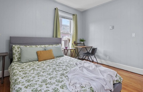 Upper South Providence Apartment | Warm and Stylish, close to Hospitals and Downtown