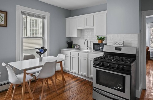 Upper South Providence Apartment | Warm and Stylish, close to Hospitals and Downtown