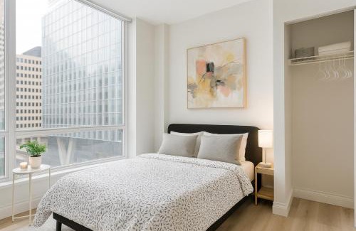 Coal Harbour Apartment | Warm and Welcoming 2-Bedroom Home in a Prime Location