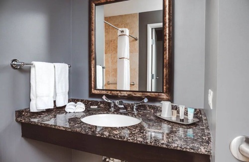 Zion Hotel | Warm Boutique Vibes with Firepits l Near Shiloh House & Lake Michigan