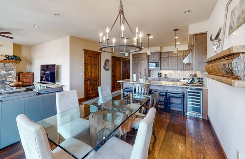 Mountain Village Condo | Warm & comfortable mountain condo in ski-in/out complex with balcony