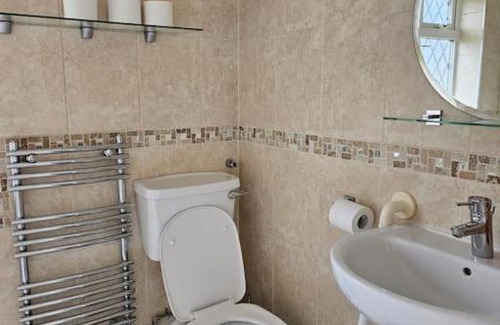 Luton Apartment | Warm Contractor-Friendly Home