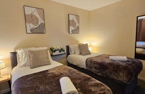 Luton Apartment | Warm Contractor-Friendly Home