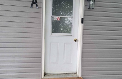 Edmundston Apartment | Warm cozy 1 bedroom apartment close to Hwy, wifi, netflix, prime, free parking