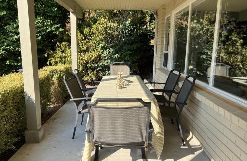 West Vancouver Villa | Warm & Cozy 2 bedroom, 1/5 bath, you will love it!