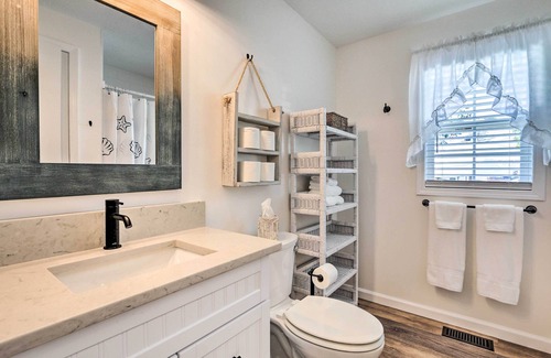 Millersport House | Warm + Cozy Buckeye Lake Home: Yard + Patios!