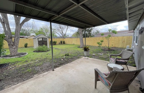 San Antonio House | Warm & Cozy Charming 3-bedroom house with WiFi and AC in fabulous San Antonio