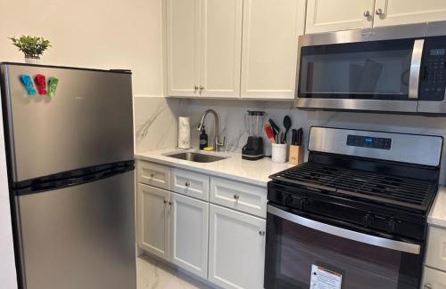 Constable Hook Apartment | Warm & Cozy Escape - NYC & NWK with Free Parking