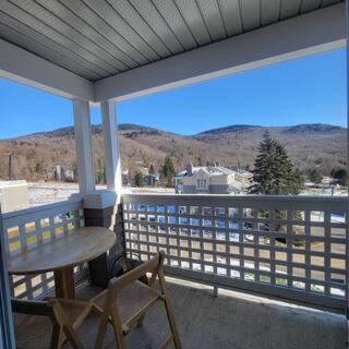 Stoneham Apartment | Warm & cozy loft full of light, Ski-in Ski-out