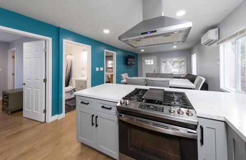 Los Angeles House | Warm & Cozy Newly Renovated & Furnished 5-Bedroom/3-Bathroom Home