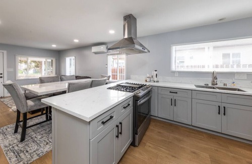 Los Angeles House | Warm & Cozy Newly Renovated & Furnished 5-Bedroom/3-Bathroom Home