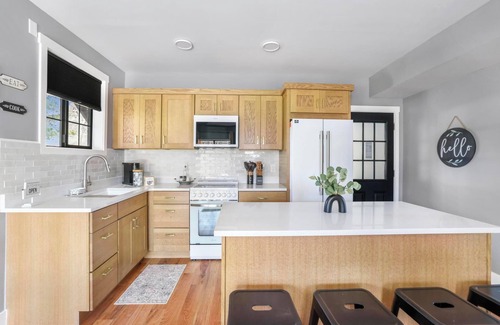Twin Falls House | Warm Creek Cottage in the canyon