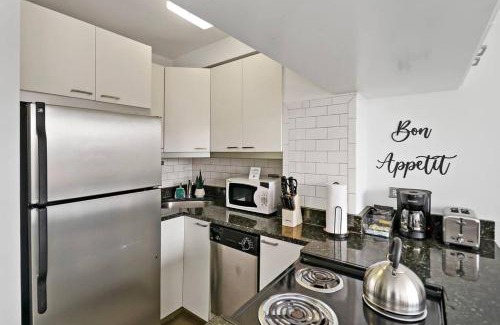 Indian Village Apartment | Warm & Elegant Studio Apt in Chicago - Algonquin 02-009A