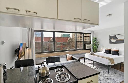 Indian Village Apartment | Warm & Elegant Studio Apt in Chicago - Algonquin 02-009A