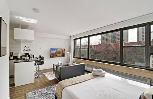Indian Village Apartment | Warm & Elegant Studio Apt in Chicago - Algonquin 02-009A