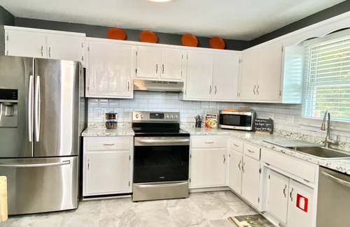 Clarksville House | Warm Family Comfort w/Home Theater