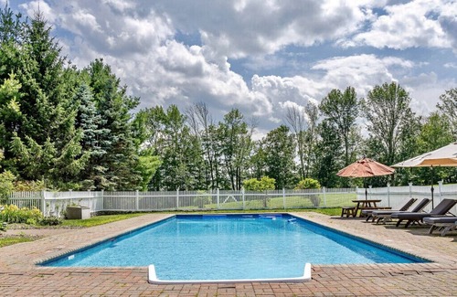 Jeffersonville House | Warm Family Home near Bethel