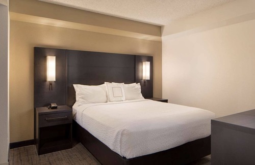 Raisin Hotel | Warm Fresno Escape: All-Comfort Suite with Pool Access | 4 Suites