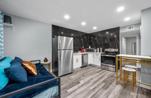 Houston Heights Apartment | Warm Heights 2BR with Pool & Free Parking