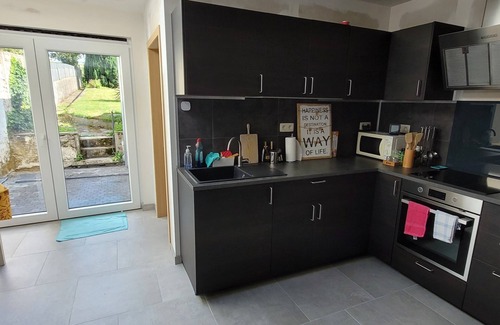 Erquelinnes House | Warm house