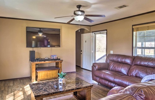 Denham Springs House | Warm + Inviting Denham Springs Home w/ Deck!
