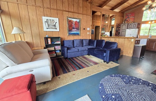 Bellaire House | Warm & inviting retreat with a washer/dryer, central AC, fast WiFi, & gas grill