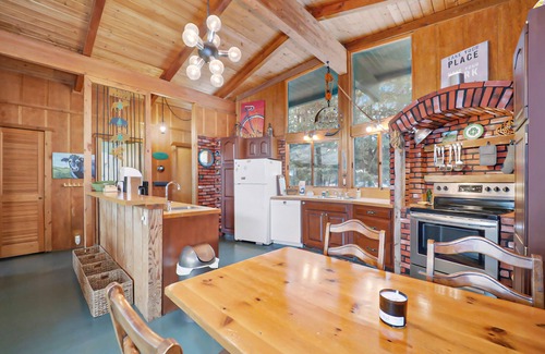 Bellaire House | Warm & inviting retreat with a washer/dryer, central AC, fast WiFi, & gas grill