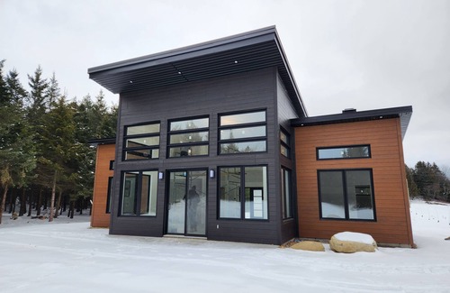 Weedon Ski Chalet | Warm, luxurious chalet with spa/massage chair