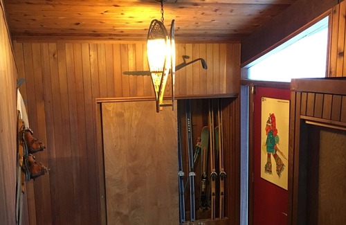Waitsfield Ski Chalet | Warm Luxury Mid-Century Modern Chalet