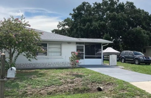 Warm Mineral Springs House | Warm Mineral Springs is .4 tenths of a mile away.n